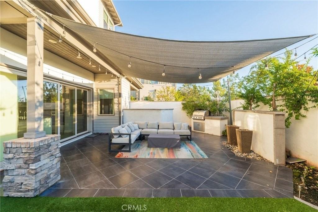 102 Spectacle - Photo 4 of 40