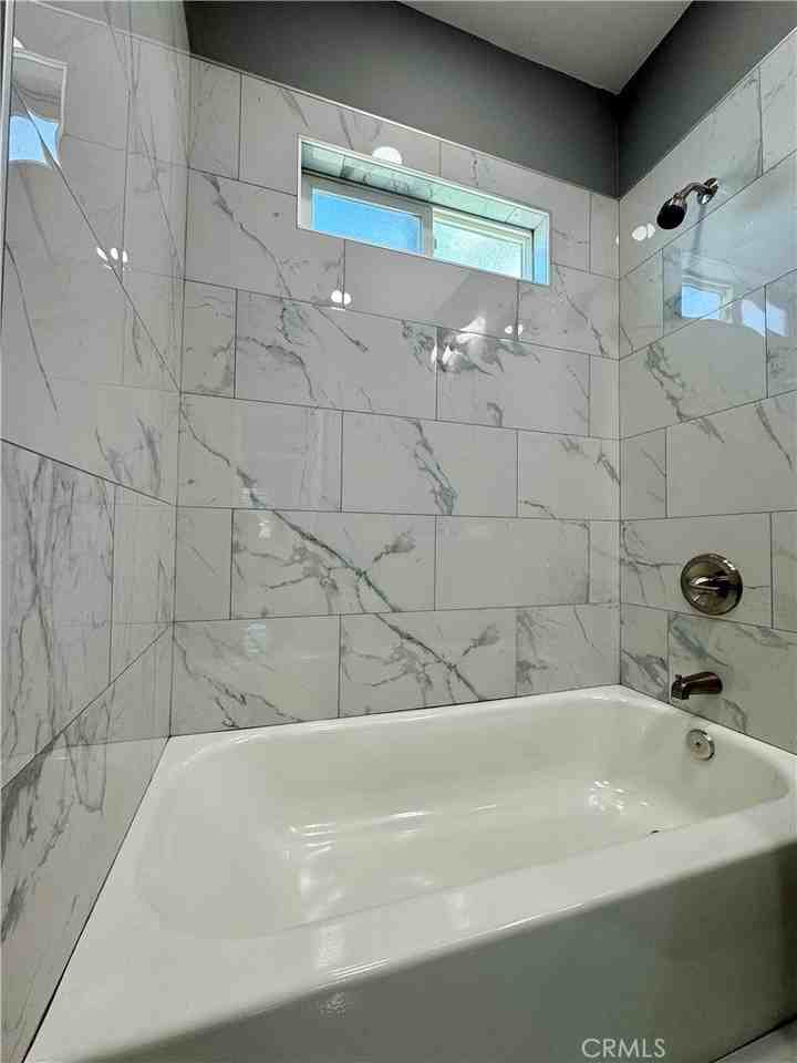 4860 N Lakewood Blvd - Photo 4 of 23