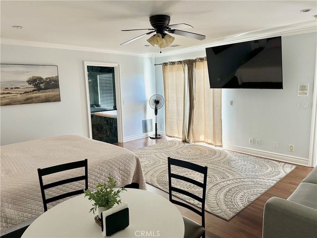 11832 S Circle Dr - Photo 3 of 18