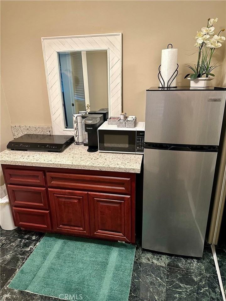 11832 S Circle Dr - Photo 4 of 18