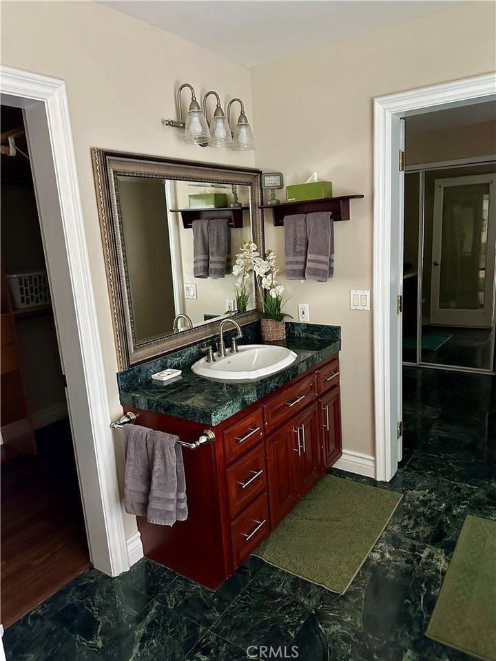 11832 S Circle Dr - Photo 6 of 18