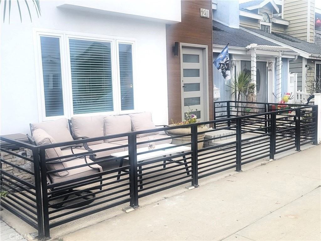 211 13th St - Photo 2 of 28