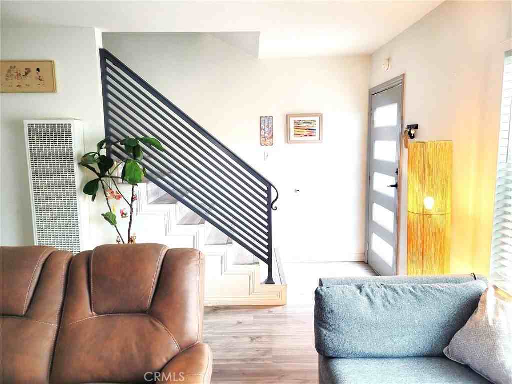 211 13th St - Photo 6 of 28