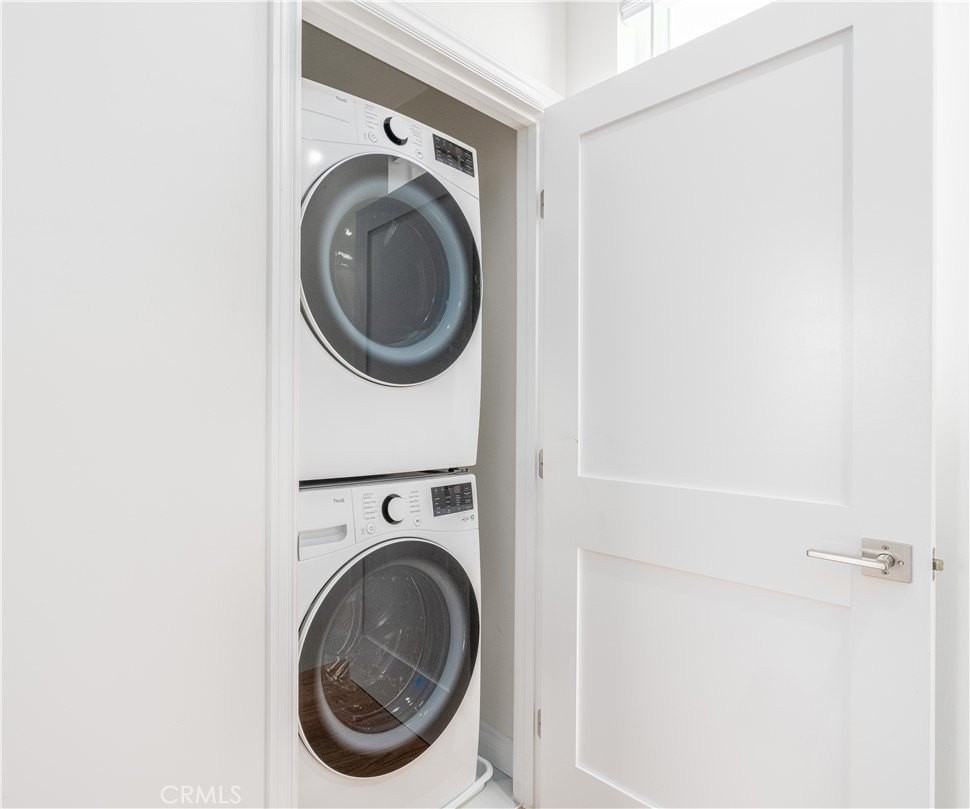 8421 Bleriot Ave - Photo 5 of 29