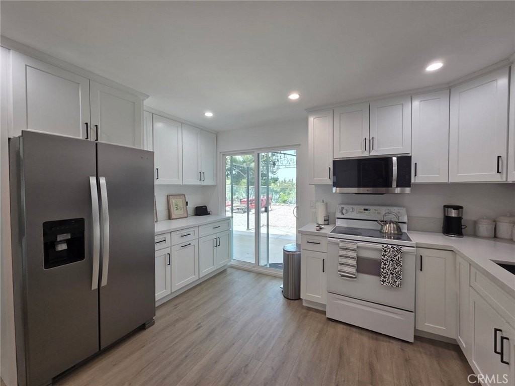 10723 Des Moines Ave - Photo 5 of 12