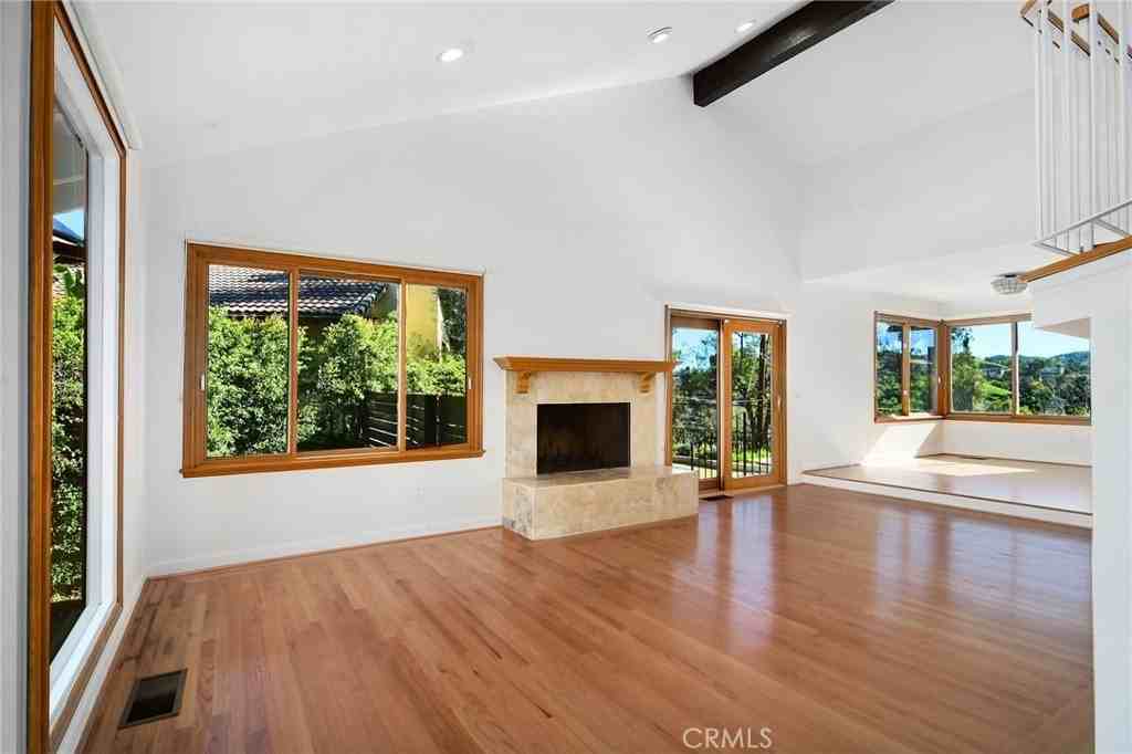 22210 Miston Dr - Photo 4 of 32