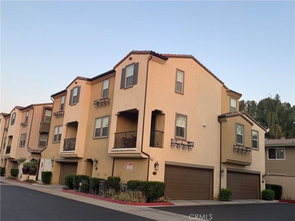 636 S Gladys Ave #A - Photo 2 of 23