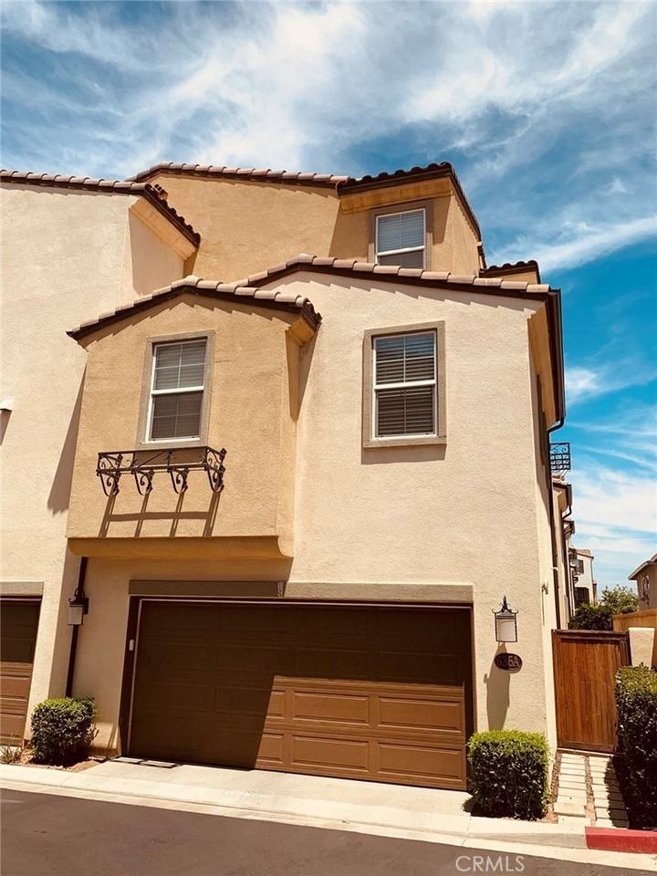 636 S Gladys Ave #A - Photo 4 of 23