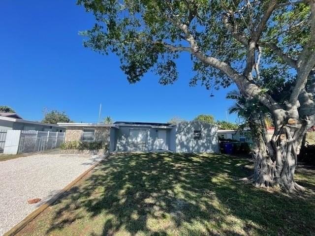 6445 Sw 20th St - Photo 4 of 22