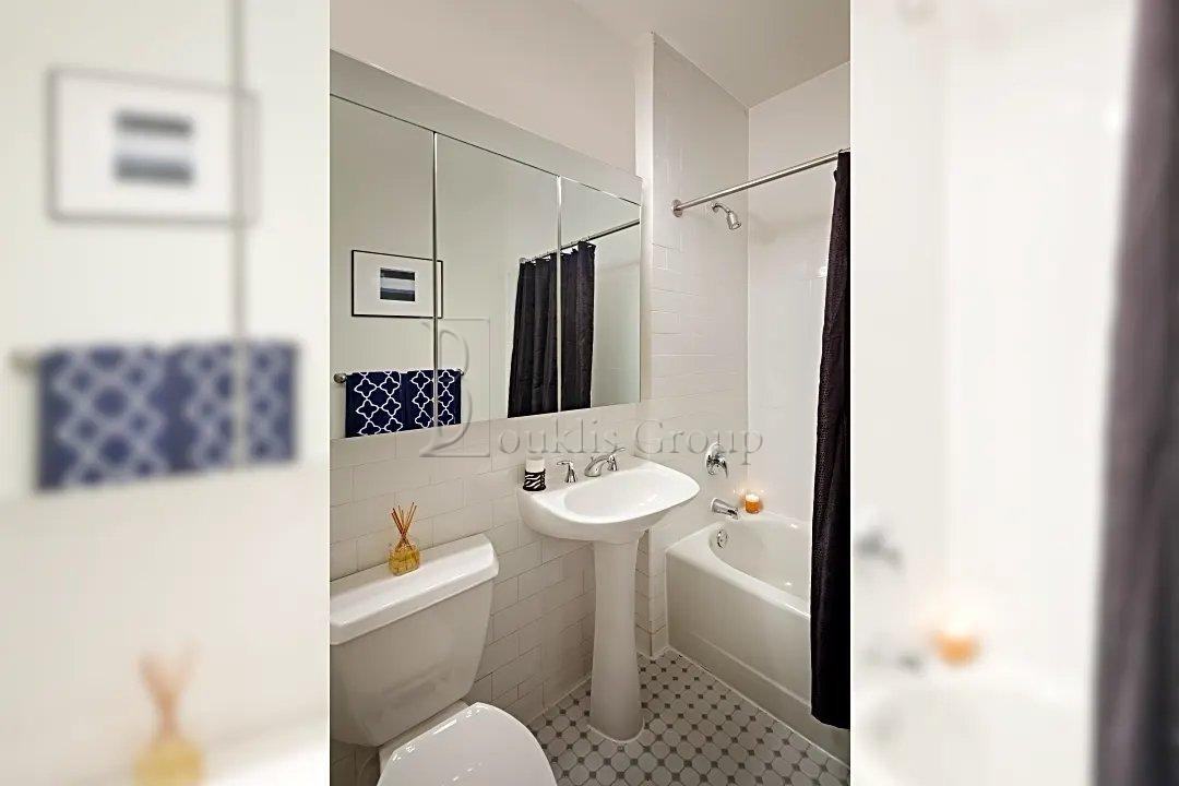 90 Washington St #3T - Photo 4 of 5