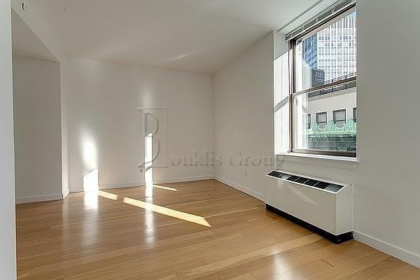 37 Wall St #12L - Photo 2 of 6