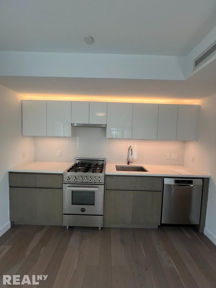 Columbia Hts #10B - Photo 2 of 11