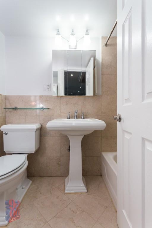 Christopher St #9 - Photo 3 of 4