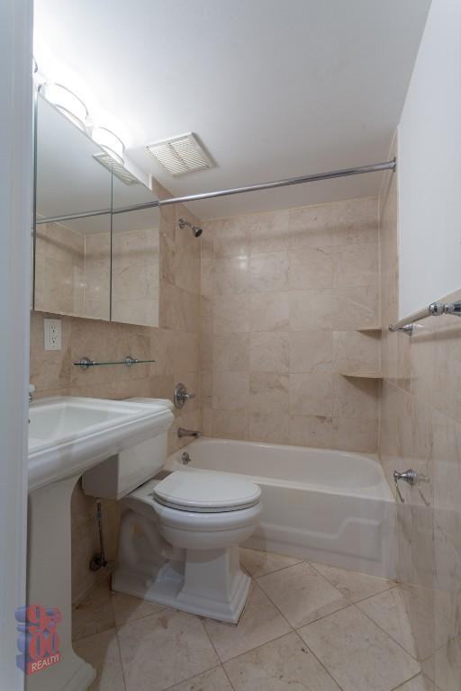 Barrow St #2B - Photo 6 of 6