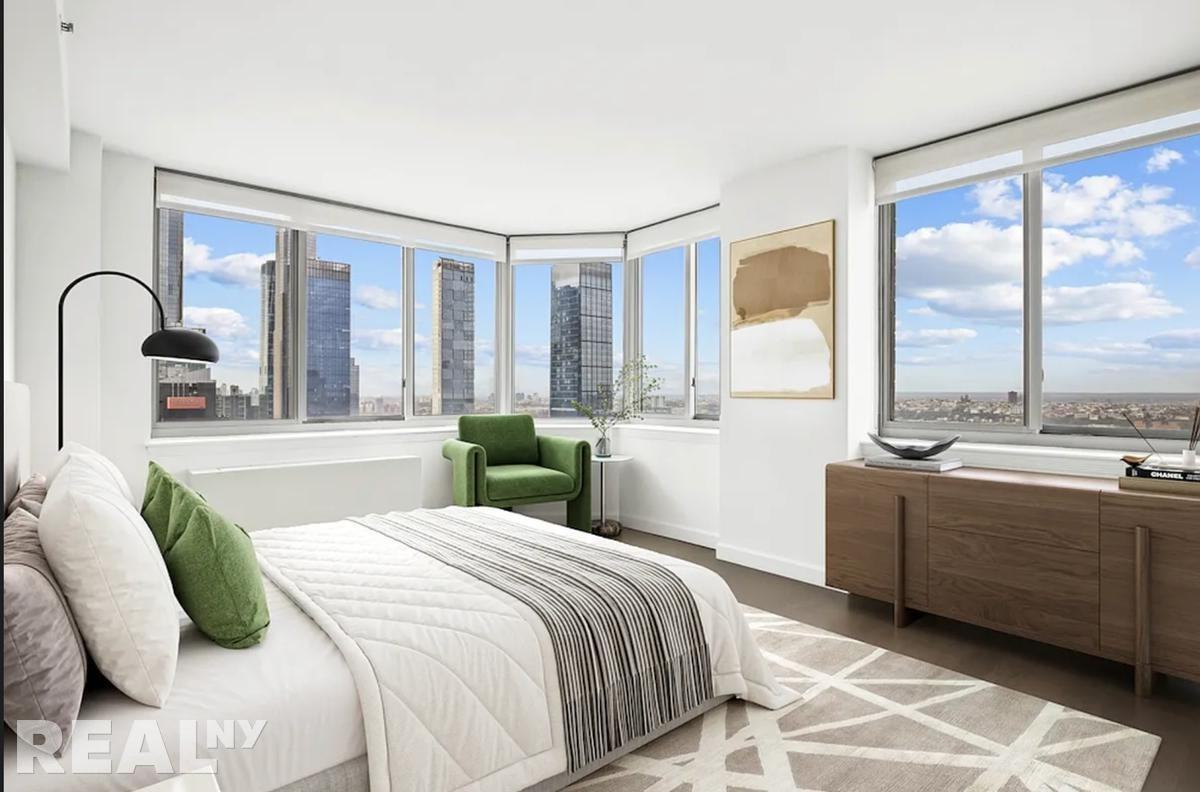 10th Ave #45J - Photo 4 of 5