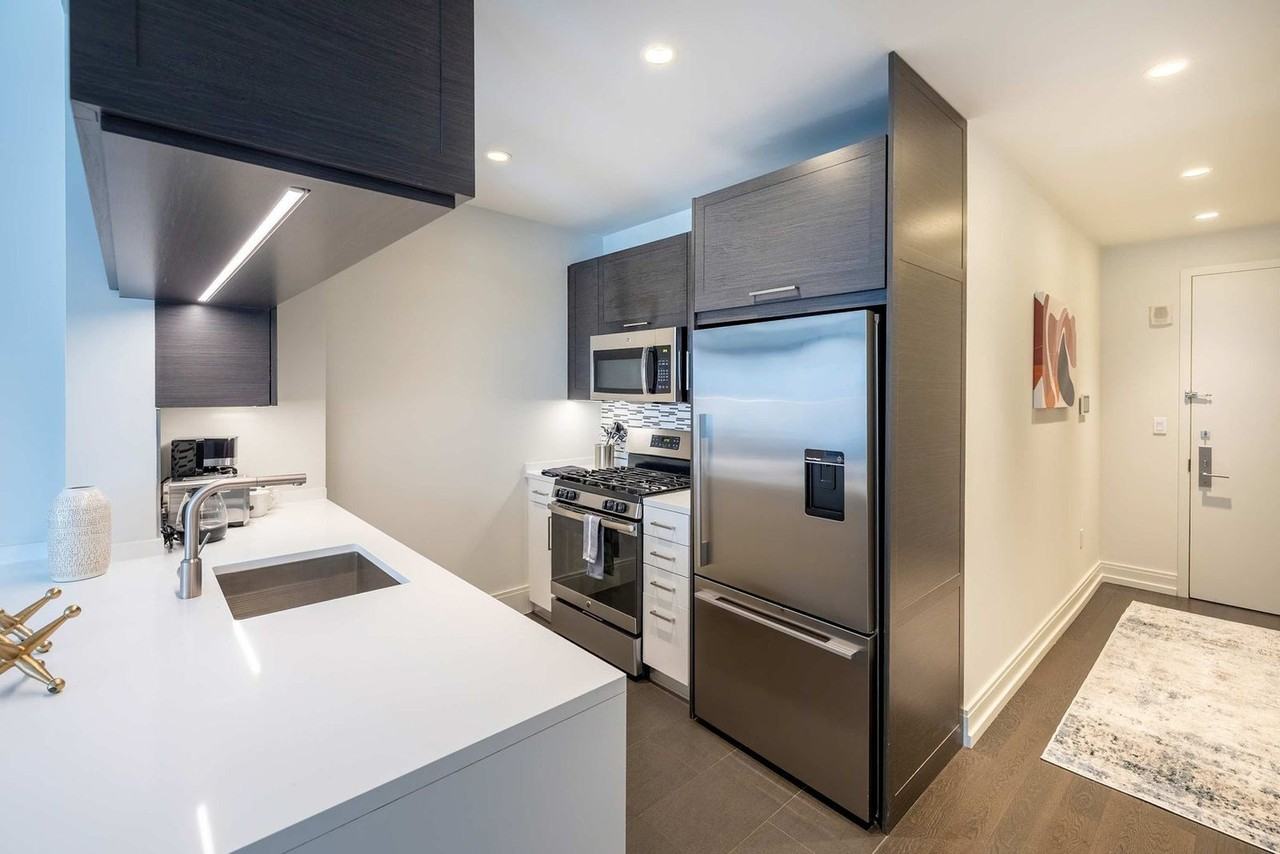 555 10th Ave #1388515P - Photo 6 of 24