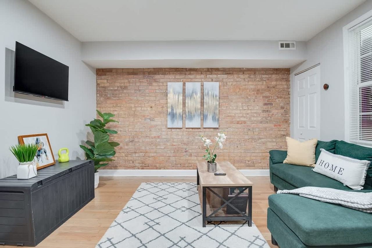 1255 Raum Street Northeast - Photo 4 of 50