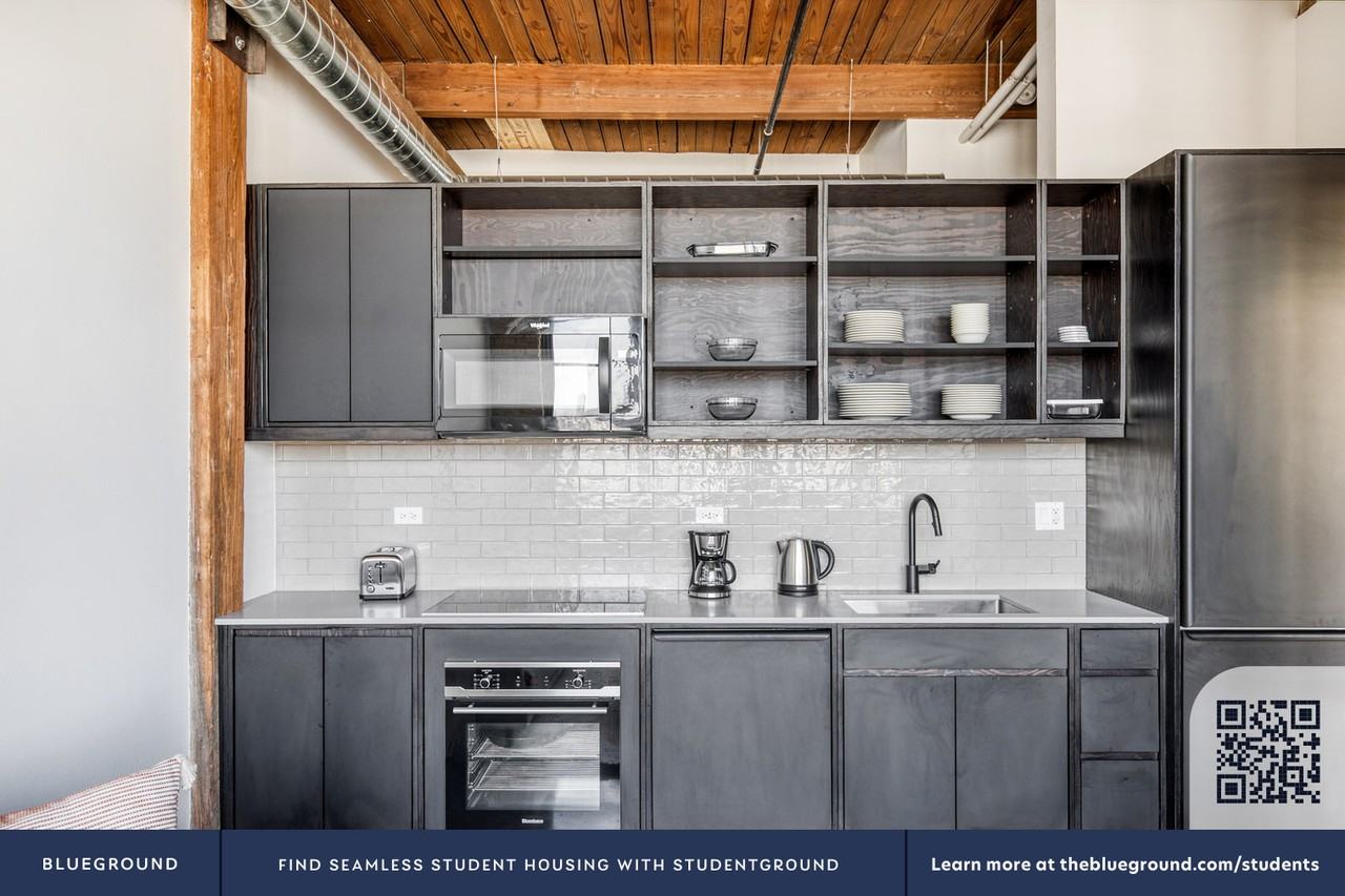 2061 North Southport Avenue - Photo 7 of 33