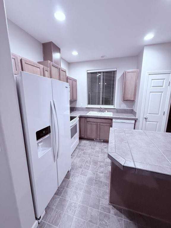 13102 Ne 26th St - Photo 4 of 35