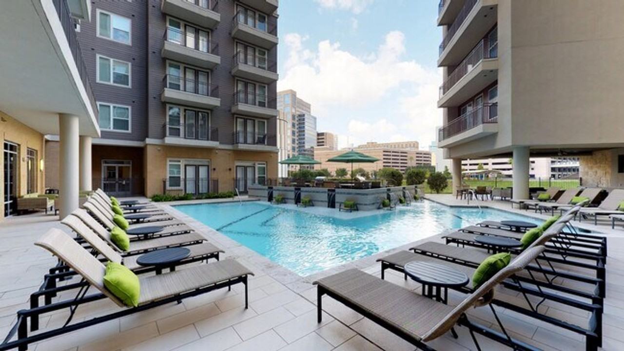 1504 Braeswood Blvd #1359153P - Photo 3 of 9