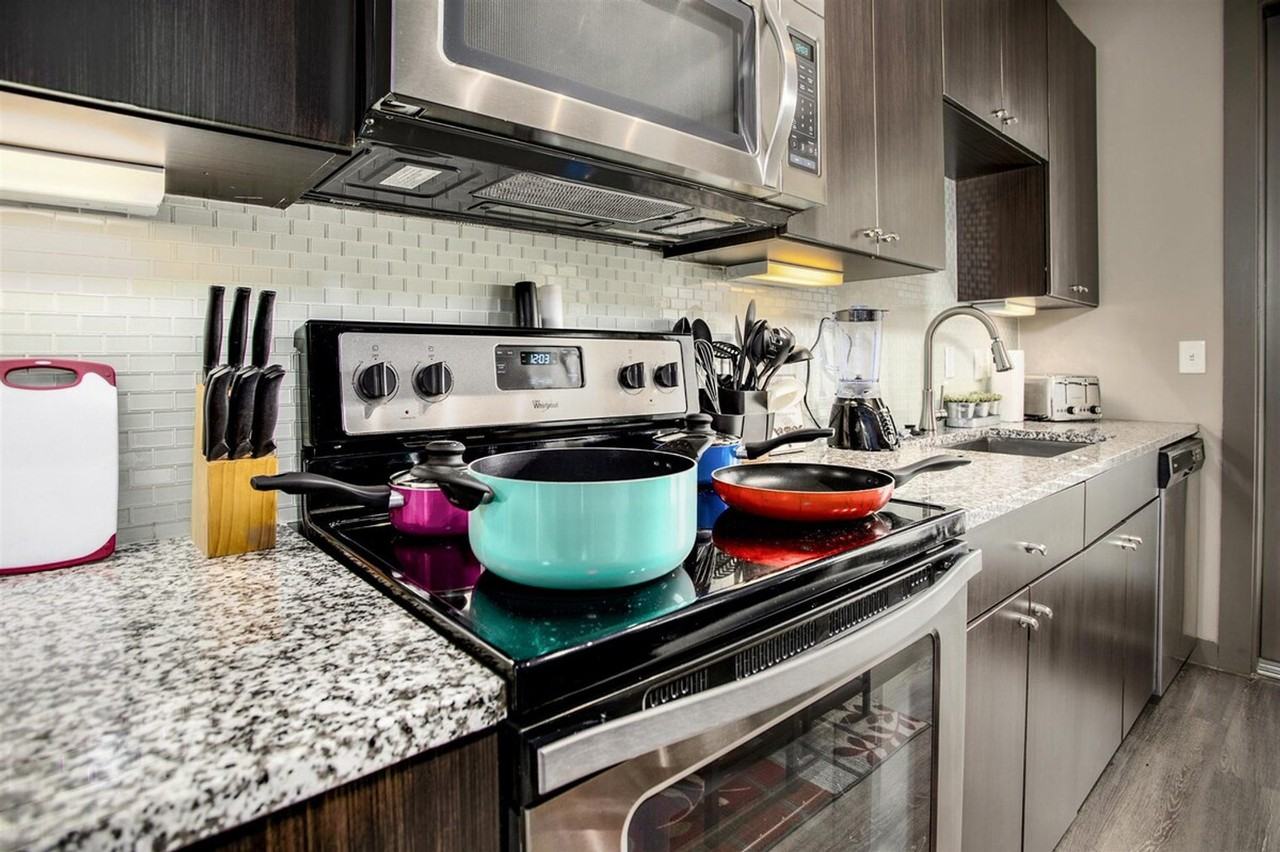 1504 Braeswood Blvd #1359153P - Photo 7 of 9