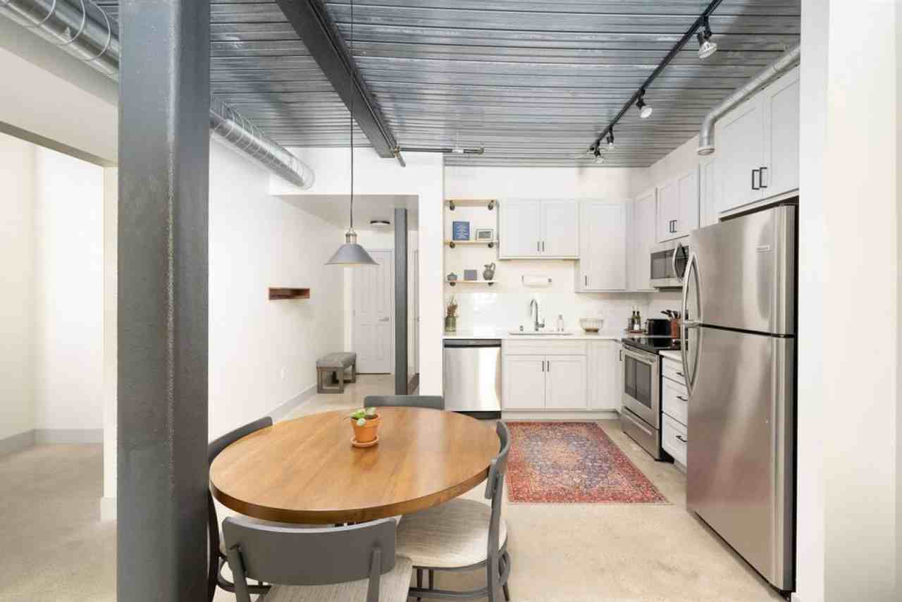 1009 W Juneau Ave #1379001P - Photo 5 of 26