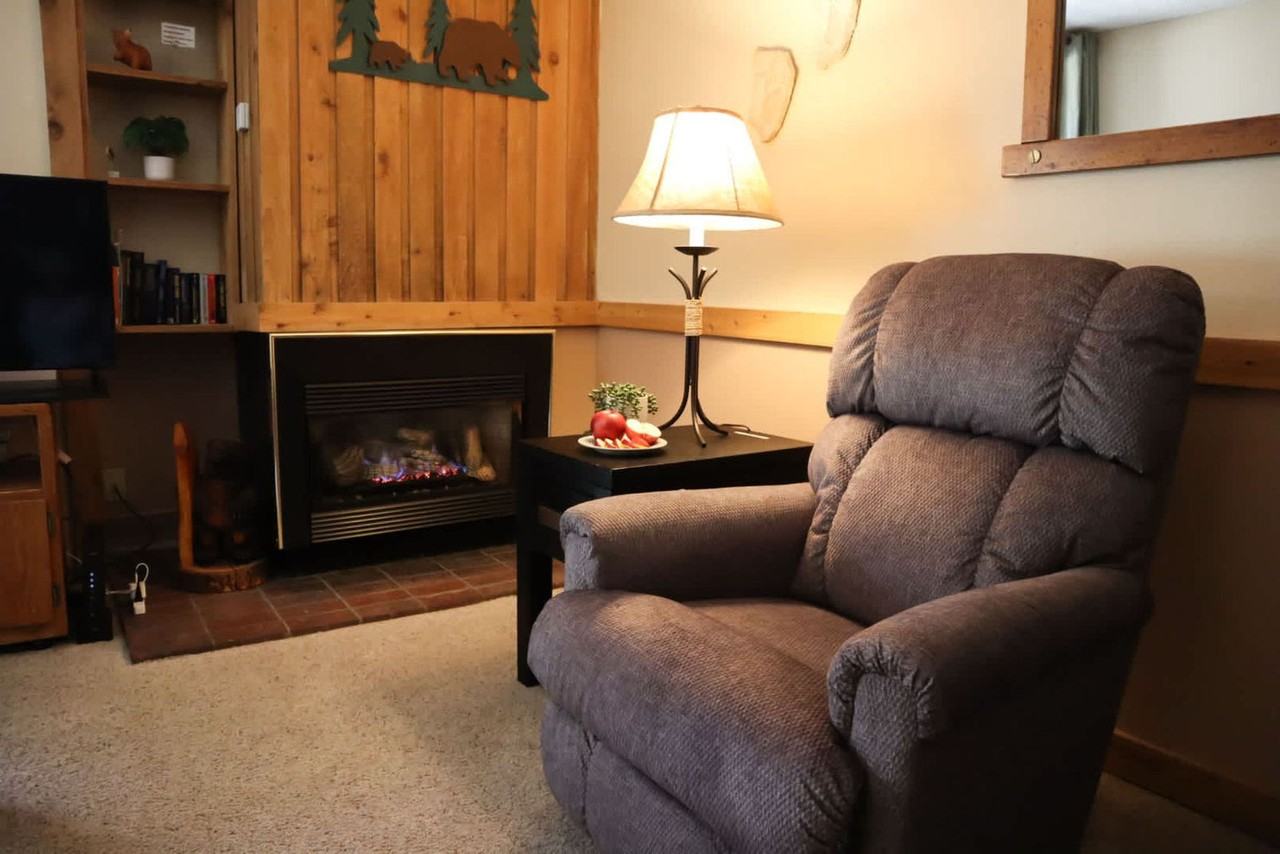 455 Village Rd #1387658P - Photo 3 of 34