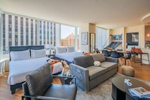 featured image of 44 W Monroe St