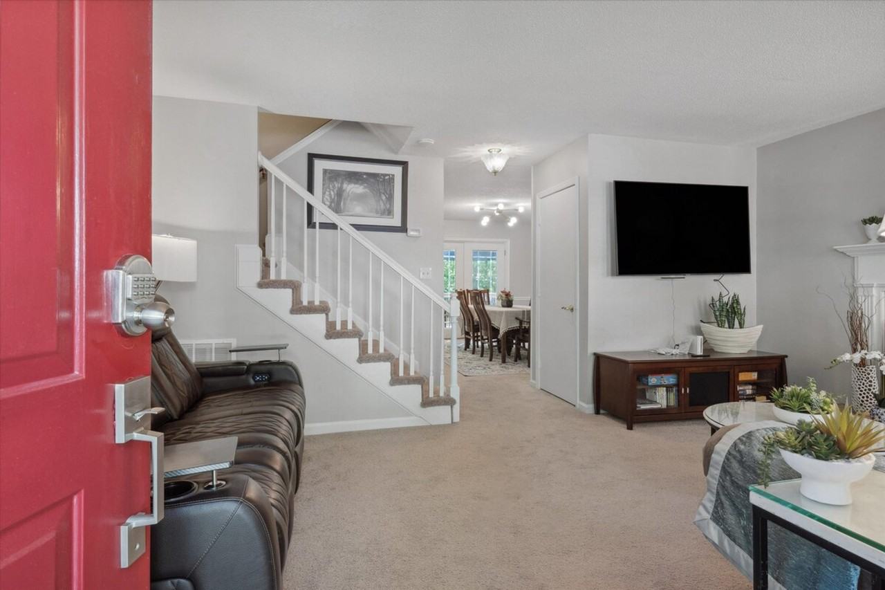 107 Barbary Ct #1388445P - Photo 2 of 36