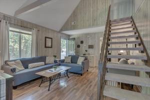 featured image of Meadowbrook Dr