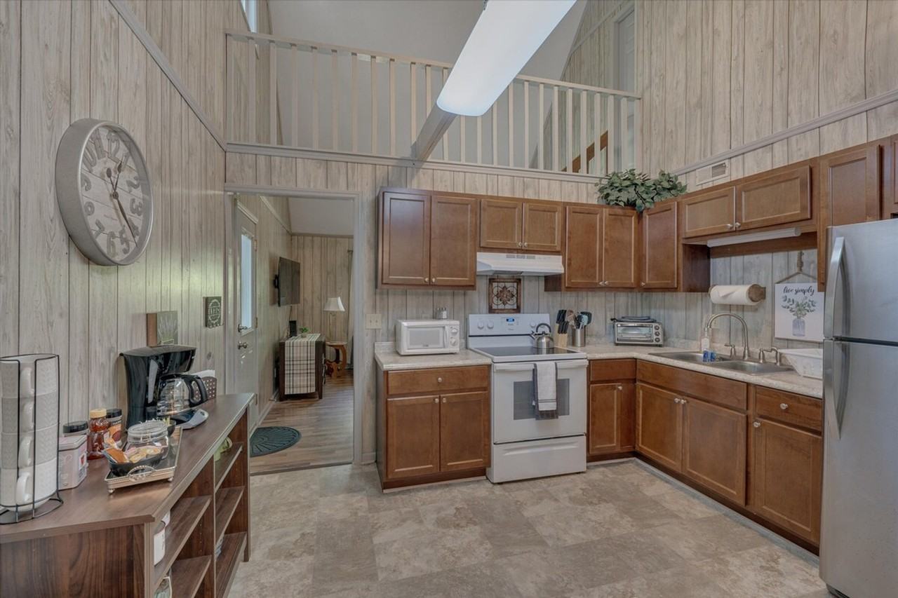 Meadowbrook Dr #1388430P - Photo 2 of 22