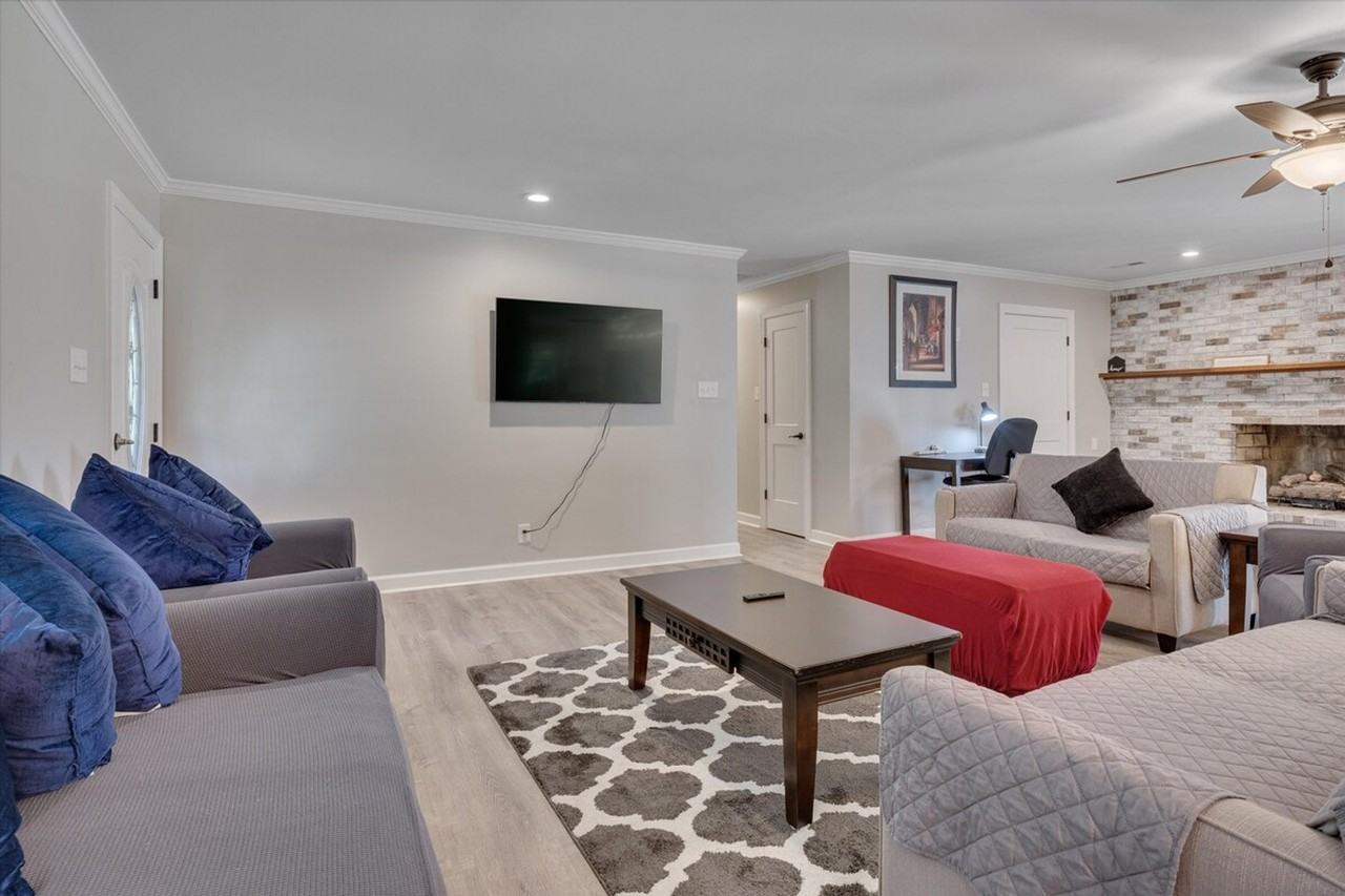 1012 Glenco Rd #1388436P - Photo 4 of 30