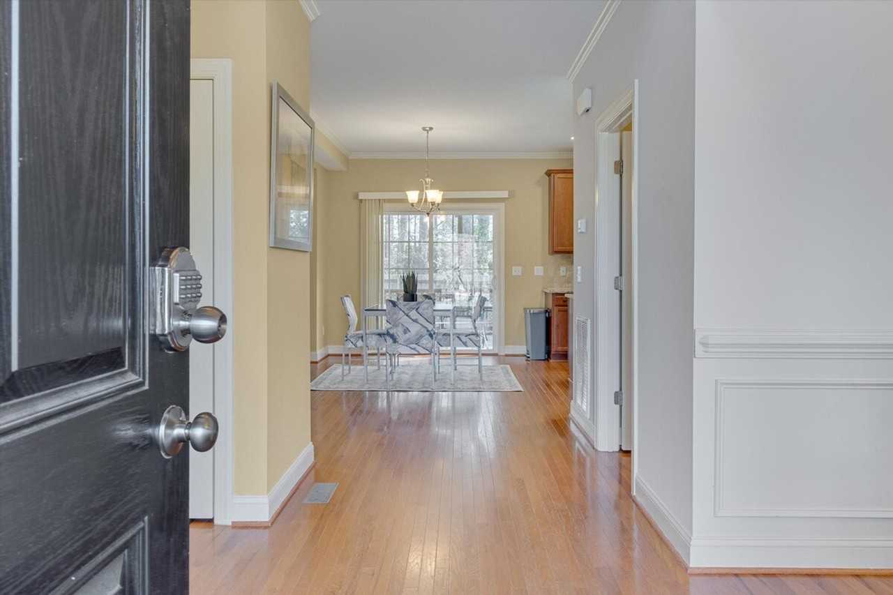 320 Lawrence Rd #1388437P - Photo 7 of 32