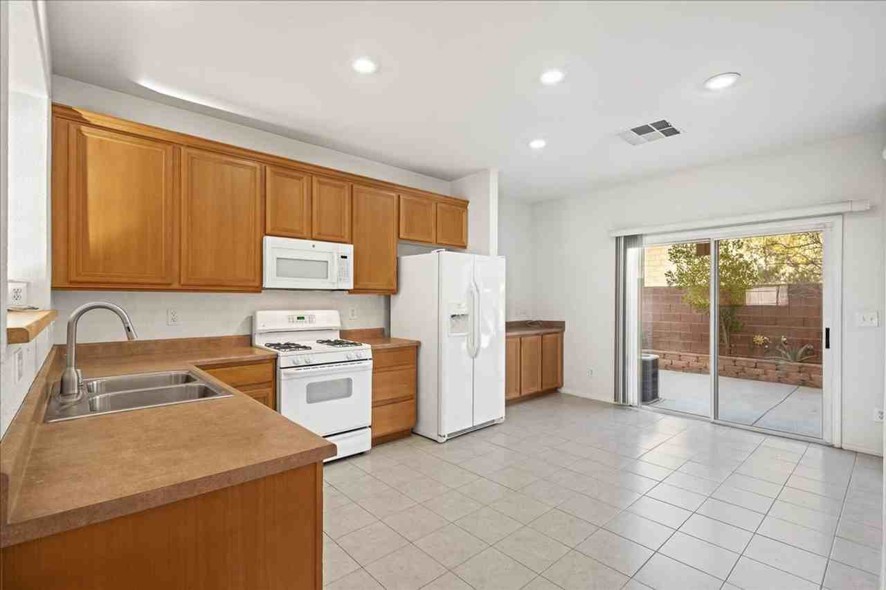 6016 Sombria Ridge Ave - Photo 5 of 21