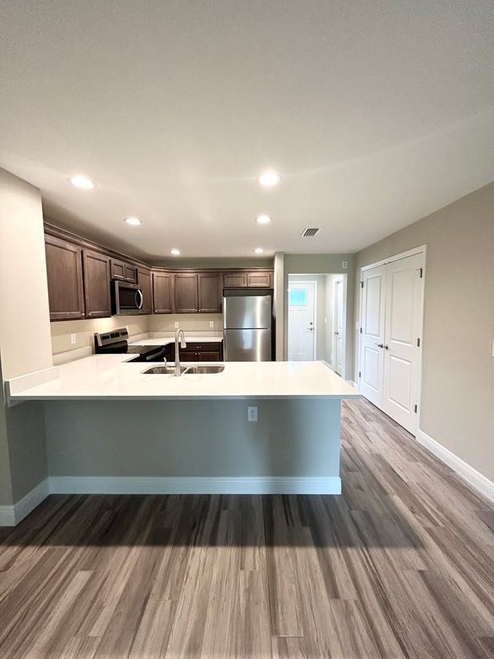 1215 S Center St - Photo 5 of 22