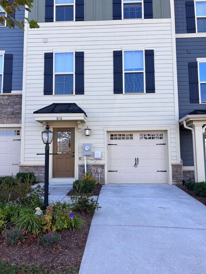 818 Oval Park Ln - Photo 2 of 23