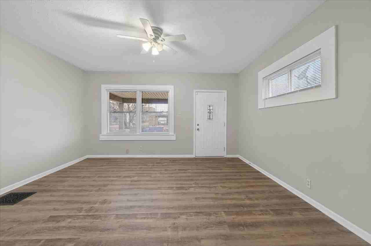 3403 Broadway St - Photo 4 of 15