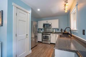 featured image of 14 Gifford Ln