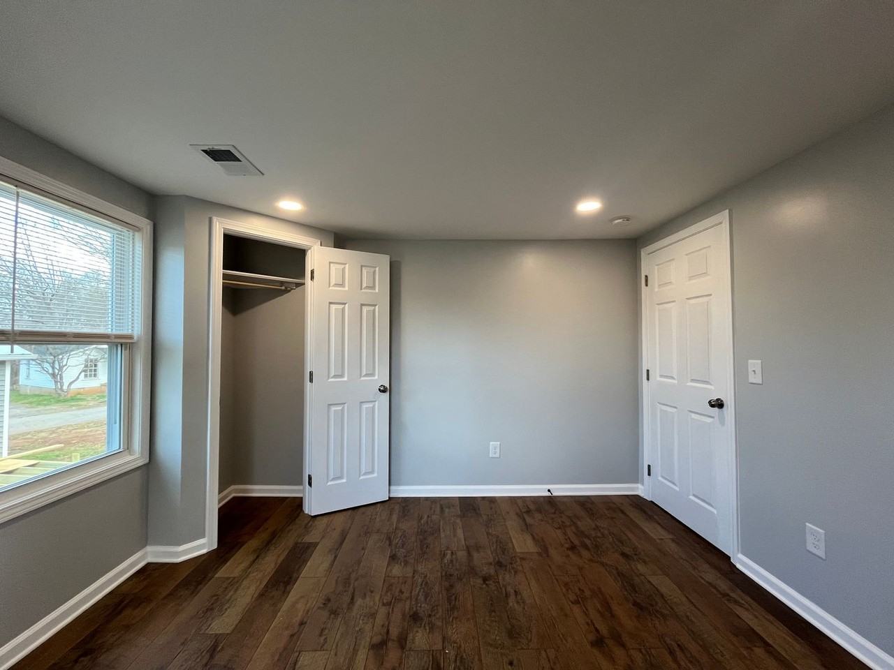 204 Hillcrest Dr - Photo 7 of 15