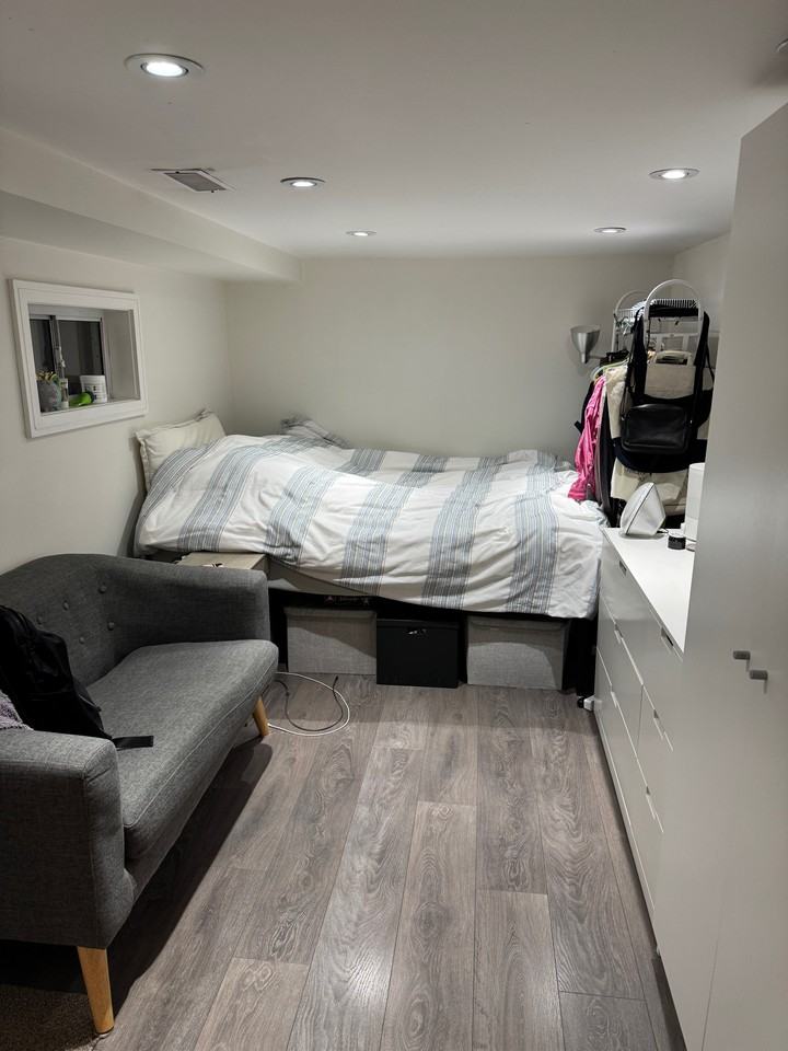 16 Montrose Avenue - Photo 2 of 13