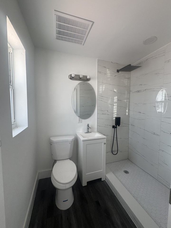 8401 Byron Ave - Photo 3 of 5