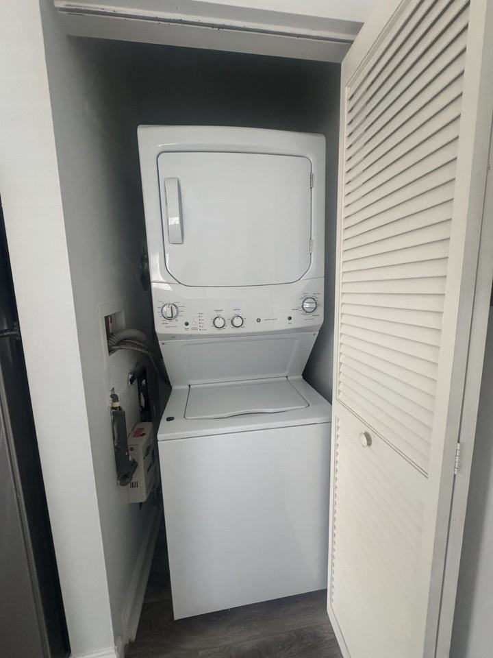 8401 Byron Ave - Photo 4 of 5