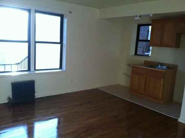 737 E58th St - Photo 2 of 4