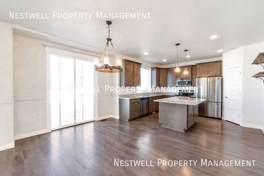 1661 E Aspen Grove Dr - Photo 2 of 29