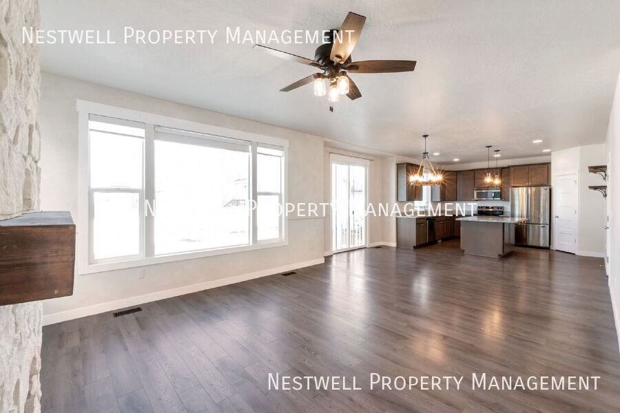 1661 E Aspen Grove Dr - Photo 3 of 29