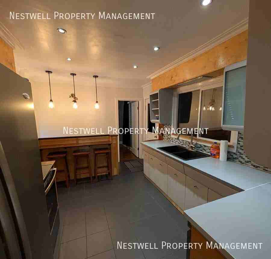 2471 S Douglas St - Photo 3 of 20