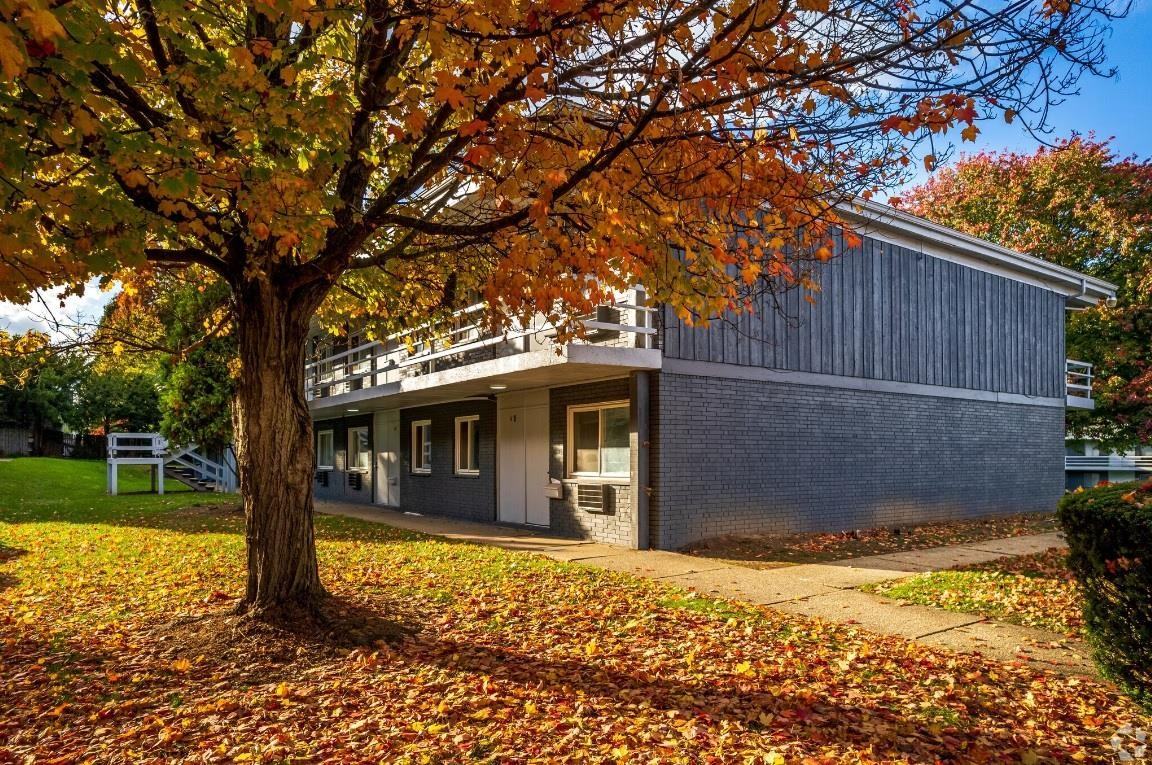 Alphada Place - Photo 4 of 32