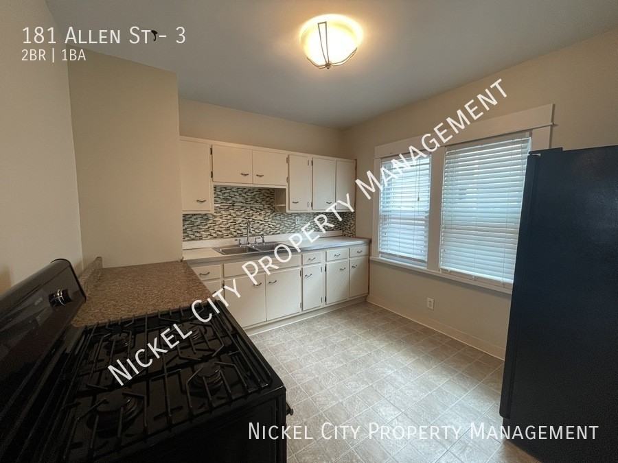 181 Allen St #3 - Photo 4 of 30