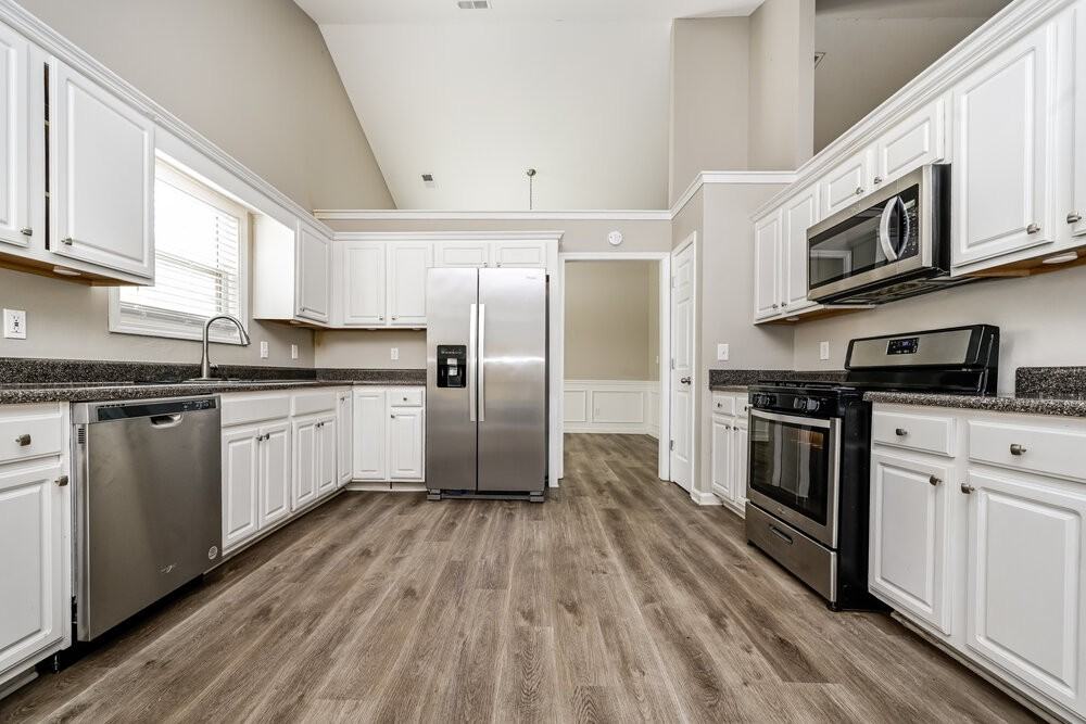 420 Eglington Trl - Photo 6 of 17