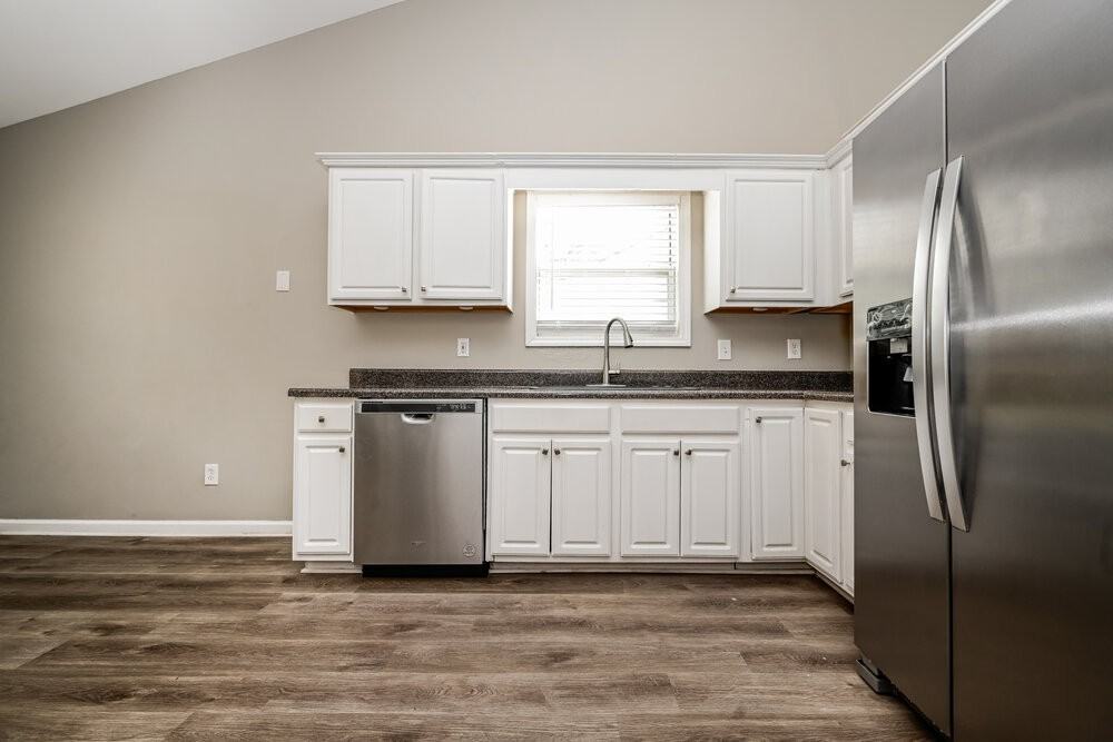 420 Eglington Trl - Photo 7 of 17